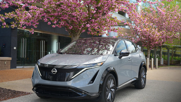 5 raisons pour lesquelles La Nissan ARIYA e-4ORCE 2025 brille pendant la conduite estivale
