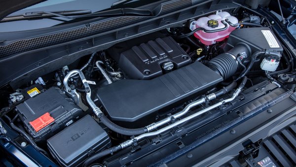 Le moteur 2,7 litres turbo des Silverado et Sierra 2023 : Puissance et capacités de remorquage qui se démarquent