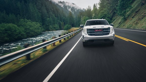 Chevrolet Silverado 2024 vs GMC Sierra 2024 : Qu’est-ce qui est pareil et qu’est-ce qui est différent?