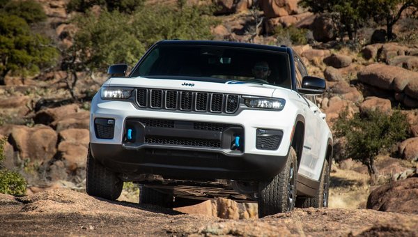 10 éléments qui vont te surprendre dans le Jeep Grand Cherokee 4xe 2024