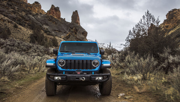 La puissance du 4xe: 5 avantages de la technologie hybride rechargeable de la Jeep Wrangler 2024