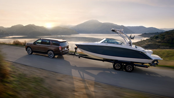 Maîtriser le remorquage de bateau avec votre véhicule GM : sécurité, conduite et technologies