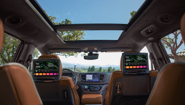 Caractéristiques intérieures préférées des familles dans les véhicules Chrysler, Dodge et Jeep 2025