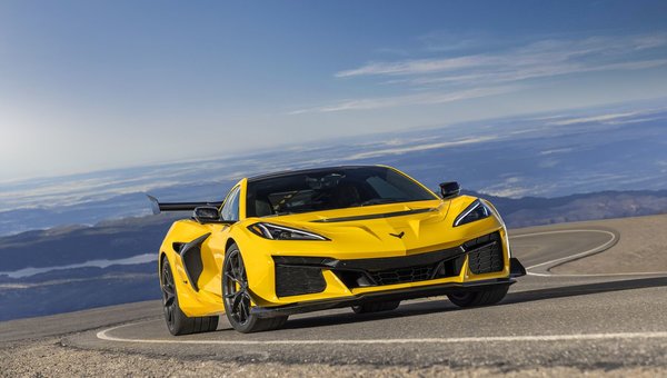 Paillé GM livre la toute première Corvette ZR1 2025 de 1 064 ch au Québec