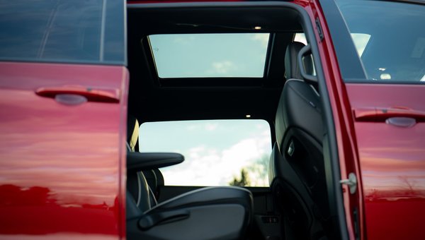 Minifourgonnettes Chrysler 2026 : 7 avantages face aux VUS à trois rangées