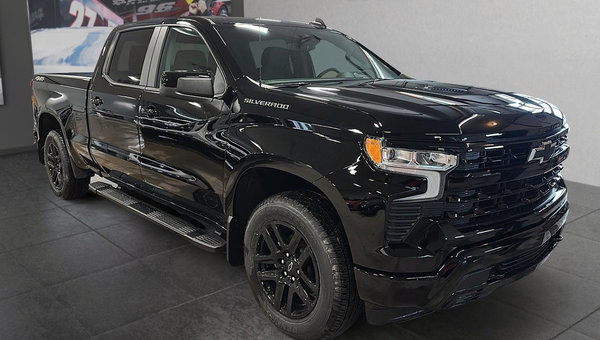 GMC Sierra 1500 Elevation 2026 c. Chevrolet Silverado 1500 RST : le duel des grandes demi-tonnes