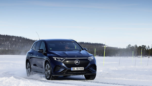 Comparaison des systèmes 4MATIC : Quel VUS Mercedes-Benz affronte le mieux les hivers du Saguenay?