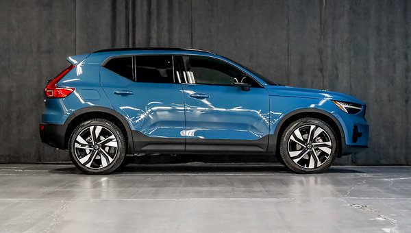 2023 Volvo XC40 Fjord Blue - Photos & videos | Volvo Cars Saint-Léonard ...