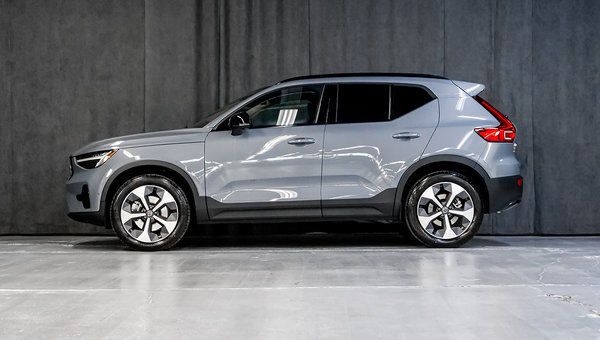 2023 Volvo XC40 Plus Dark Theme Thunder Grey Metallic - Picture