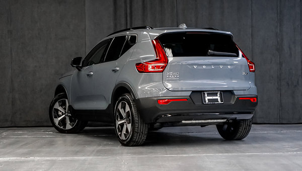 2023 Volvo XC40 Plus Dark Theme Thunder Grey Metallic - Picture