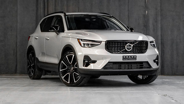 2023 Volvo XC40 Ultimate Dark Silver Dawn Metallic - Pictures