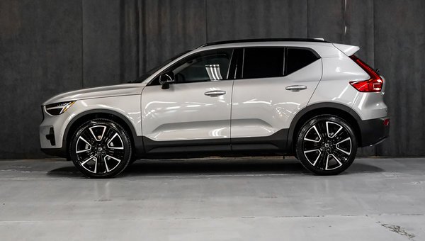 2023 Volvo XC40 Ultimate Dark Silver Dawn Metallic - Pictures