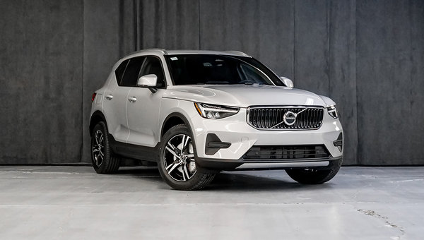 2023 Volvo XC40 Core Silver Dawn Metallic - Pictures