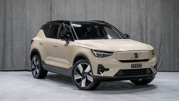 2025 Volvo EX40 SAND DUNE METALLIC - Pictures