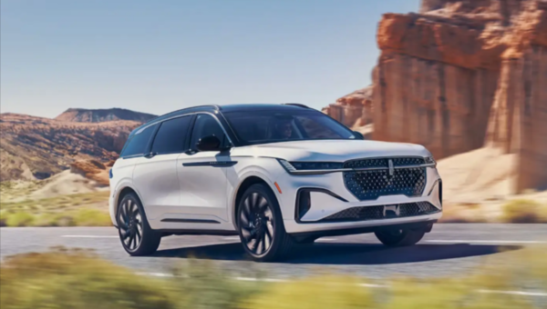 Why the 2026 Lincoln Nautilus Outshines the 2026 Cadillac XT5
