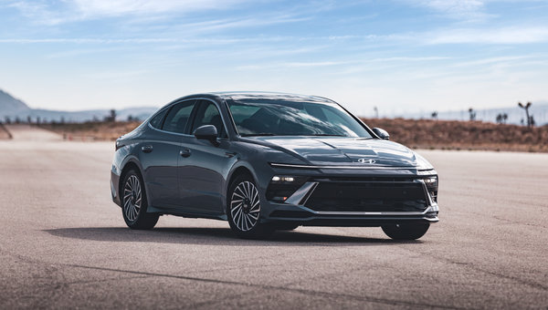 SONATA or ELANTRA: Comparing Hyundai's Sedans for Woodstock Drivers