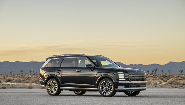 2026 Palisade Hybrid Calligraphy: Heated Third-Row Comfort for New Brunswick Winters