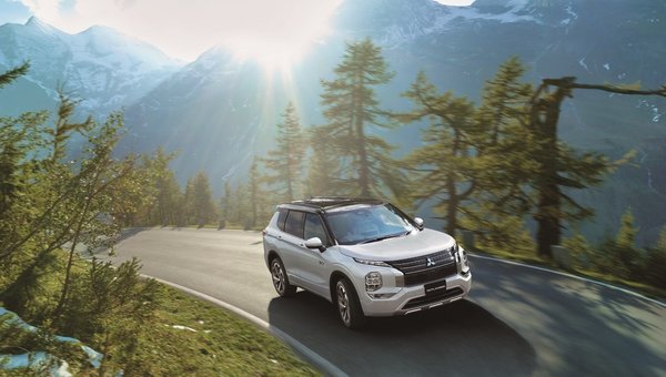 Comment expliquer le succès des Outlander et Outlander PHEV au Canada
