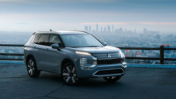 Quoi de neuf dans l'Outlander 2026 1,5 L turbo hybride léger comparé à l'an dernier et pourquoi cela compte