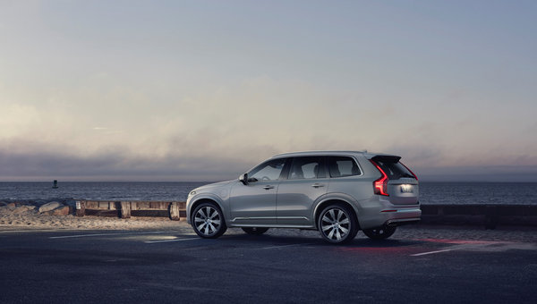 Volvo XC90 Recharge 2022 : l'efficacité rencontre le luxe impressionnant