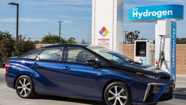 How does the Toyota fuel cell work?