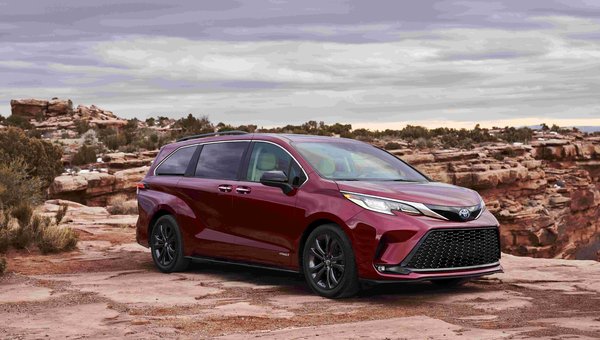 Introduction of the new 2021 Toyota Sienna Hybrid coming soon to Longueuil