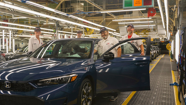 Honda lance la production de la Civic hybride 2025 au Canada