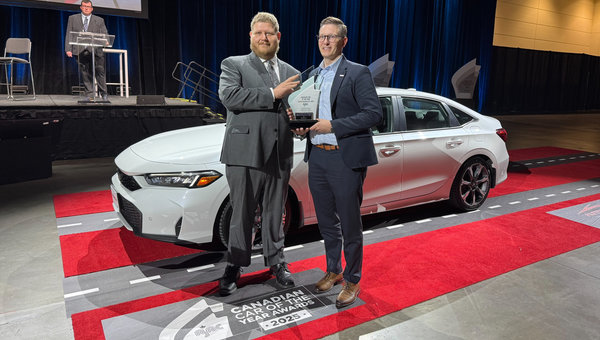 Honda Civic Hybride 2025 : Une gagnante fabriquée au Canada remporte le prix du véhicule de l’année de l’AJAC