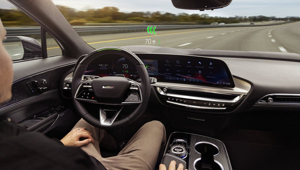 LYRIQ 2026 : Super Cruise et aide à la conduite pour les escapades routières au Québec