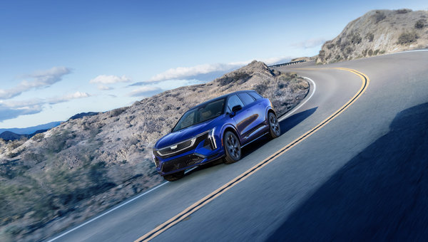 Super Cruise de série sur les cinq versions du Cadillac Optiq 2026 : ce que ça change sur vos longs trajets