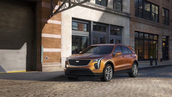 Cadillac XT4 2020 vs Lexus UX 2020