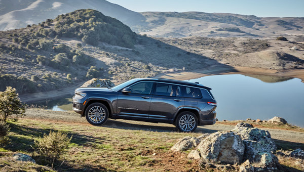 Jeep Grand Cherokee L 2025 vs GMC Acadia : Quel VUS à trois rangées convient le mieux à votre vie ?