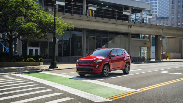 Pourquoi le Jeep Compass 2026 est offert de série avec le 4x4 et ce que ça signifie sur les routes du comté de Madawaska