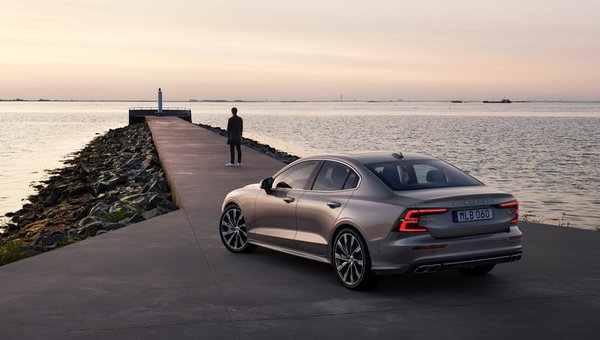 Beat the Heat with These Essential Volvo Genuine Accessories for Summer