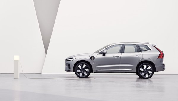 2022 Volvo Recharge models now offer a larger battery and more electric range