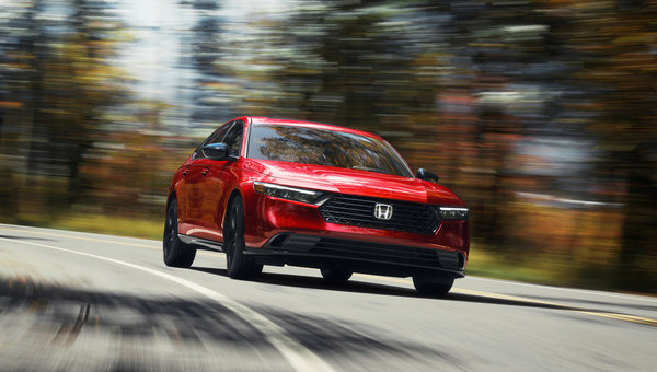 Honda domine les Car and Driver 10Best Awards 2024 avec la Civic, l'Accord et le CR-V