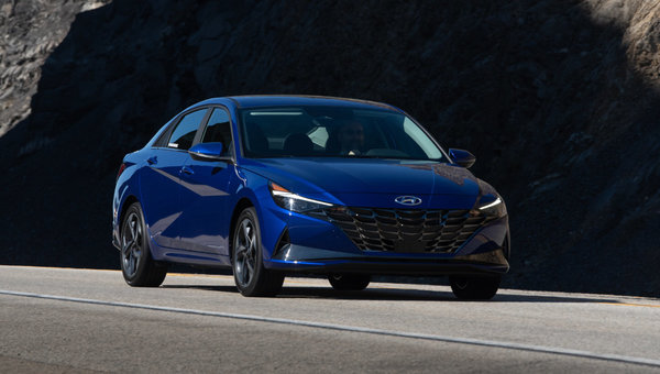 Hyundai Elantra 2023: Prix et fiche technique