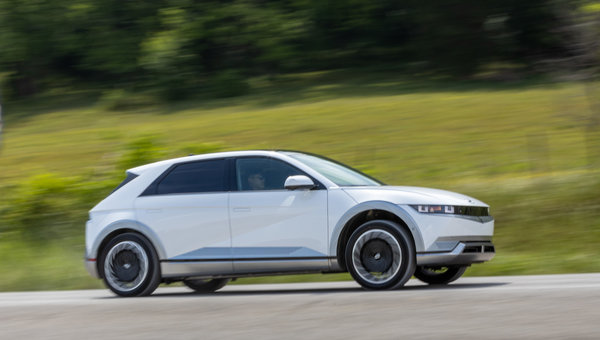Comparaison entre la Hyundai Ioniq 5 Long Range AWD 2024 et la Toyota bZ4X XLE AWD 2024