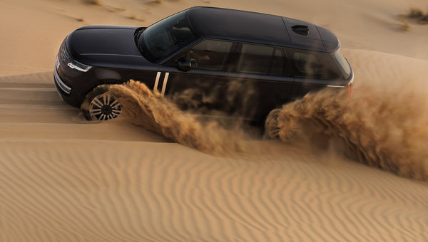 Range Rover Electric Enters Critical Testing Phase in Extreme Desert Conditions