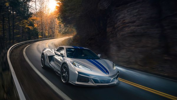 Chevrolet Corvette Stingray's V8 Engine Earns Recognition on Wards Auto 2023 Top 10 List