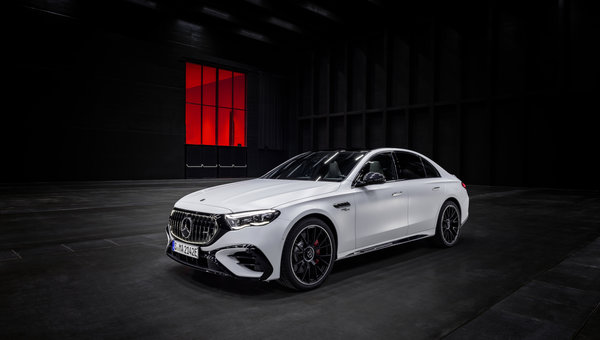 The 2025 Mercedes-AMG E 53 HYBRID: New Electrified Performance