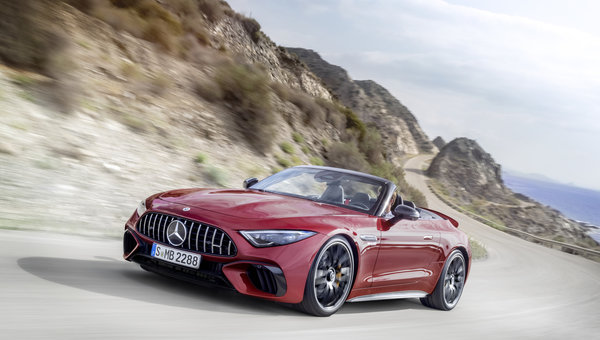 Take full advantage of summer in the 2022 Mercedes-AMG SL