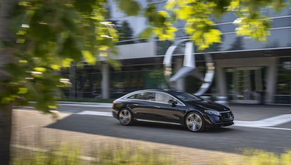 La Mercedes-Benz EQS 2023 révolutionne le segment des véhicules électriques de luxe