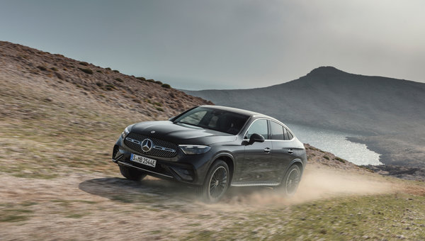 Voici le Mercedes-Benz GLC Coupé 2024 : Un mélange parfait de design sophistiqué et de dynamique de conduite exaltante