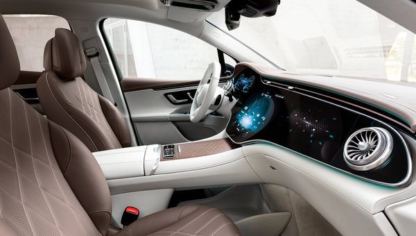 In-Depth Look at the 2024 Mercedes-Benz EQE SUV's High-Tech Features and Innovations