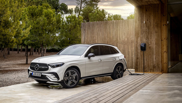 Overview of the 2025 Mercedes-Benz GLC 350e 4MATIC SUV
