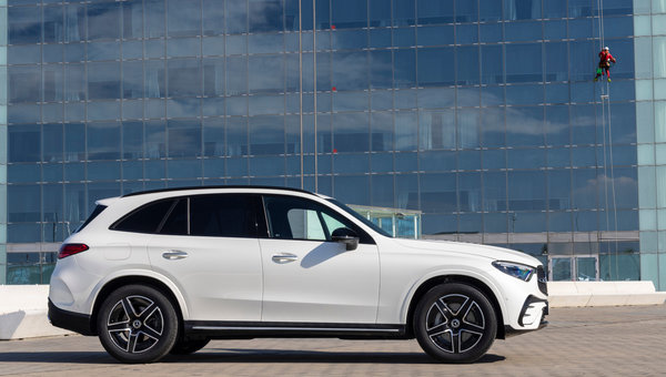 Rehaussez votre véhicule Mercedes-Benz 2025 avec des accessoires d’origine