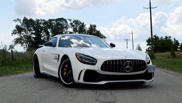 La Mercedes AMG GT R coupé arrive sur le marché