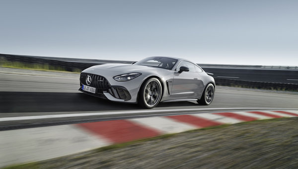 Mercedes-AMG dévoile la GT 63 PRO 4MATIC+ : des performances accrues pour la piste et la route