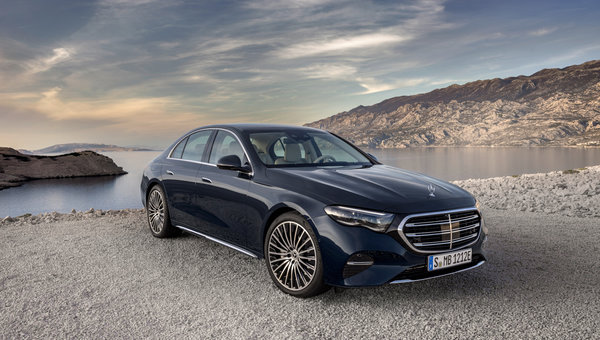 3 façons dont la Mercedes-Benz Classe E 2024 confirme son élégance intemporelle